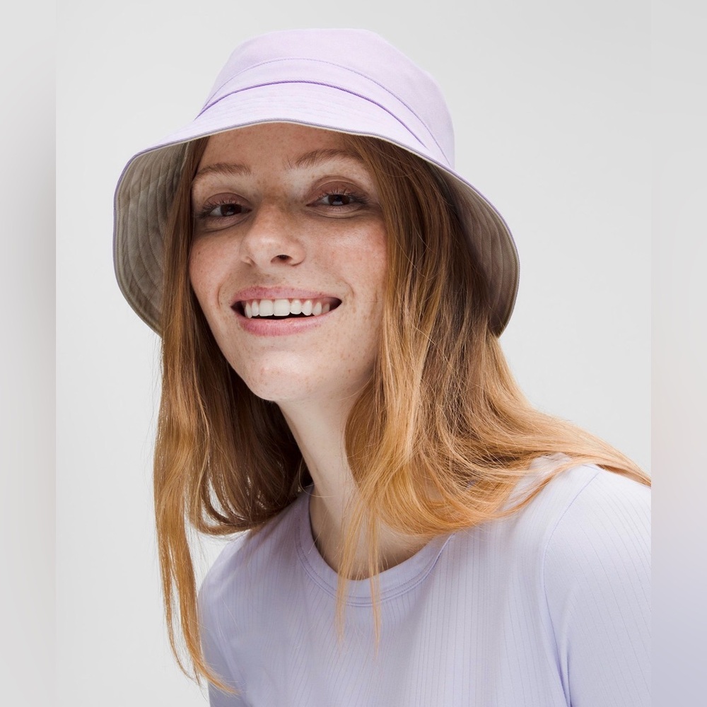 🆕 LULULEMON Reversible Bucket Hat NWT Size S/M Light Ivory/Lavender Frost